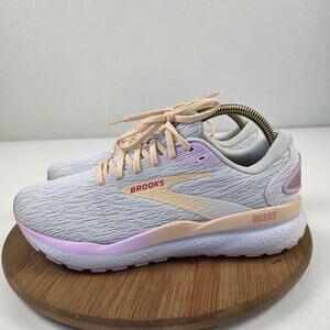 Brooks Women's Sneakers in Light Gray and Pink